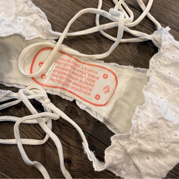 Brandy Melville Eyelet Bikini Set Size Small NWT - Picture 4 of 5